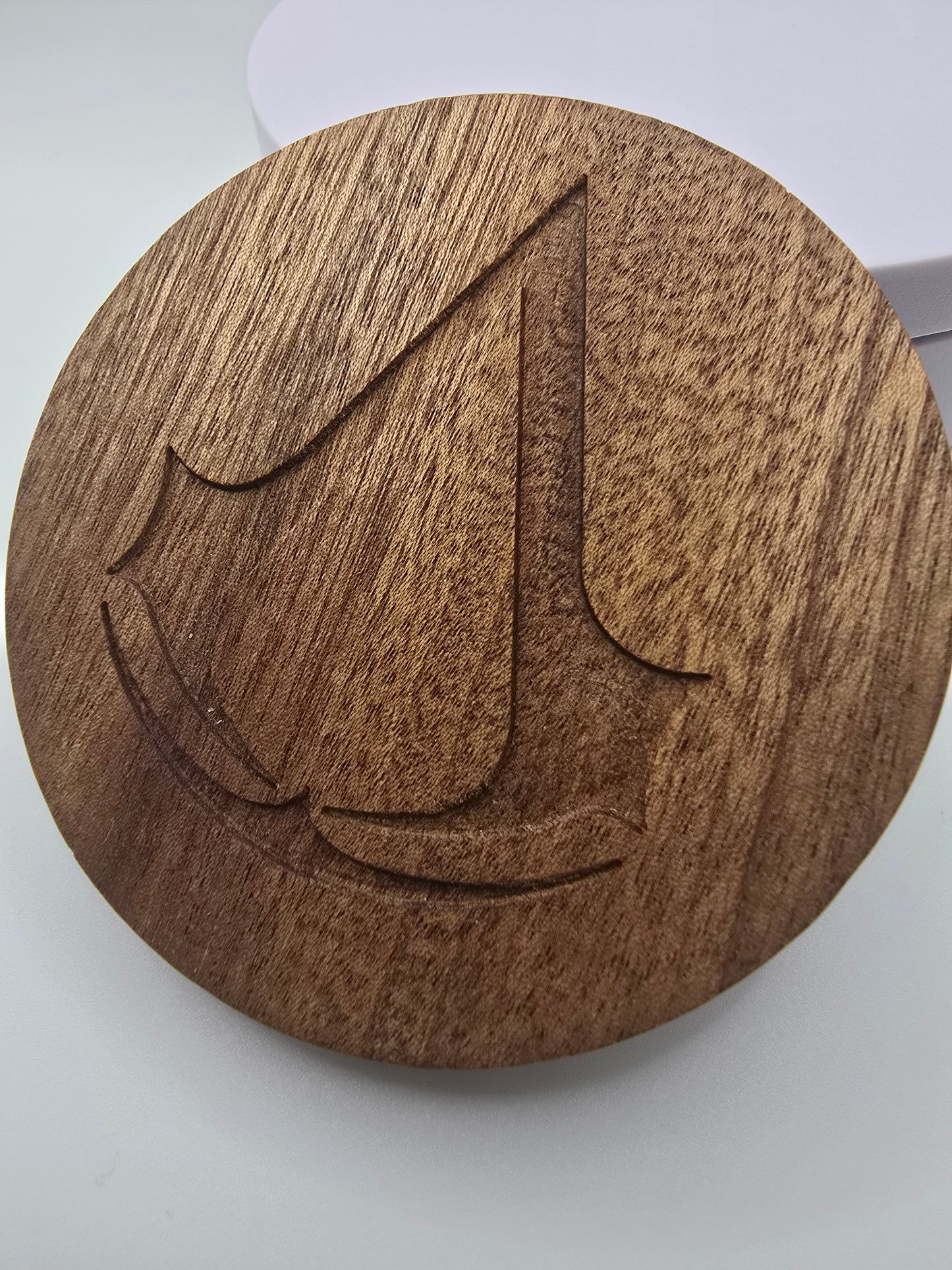 Wooden Assassin's Creed Wireless Phone Charger - 20 Watts fast Charger